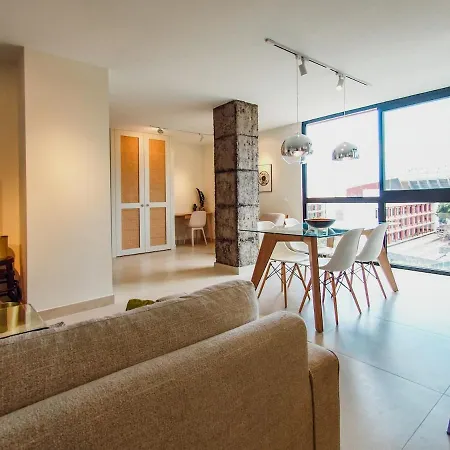 Luminoso Piso Con Vistas Privilegiadas. *